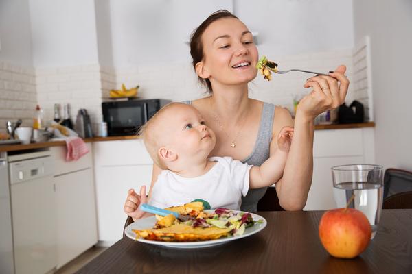 What to Eat While Breastfeeding
